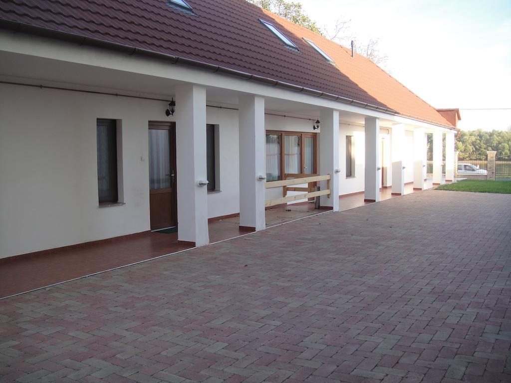Paks Panzio Hotel Exterior foto
