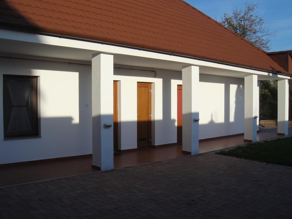 Paks Panzio Hotel Exterior foto